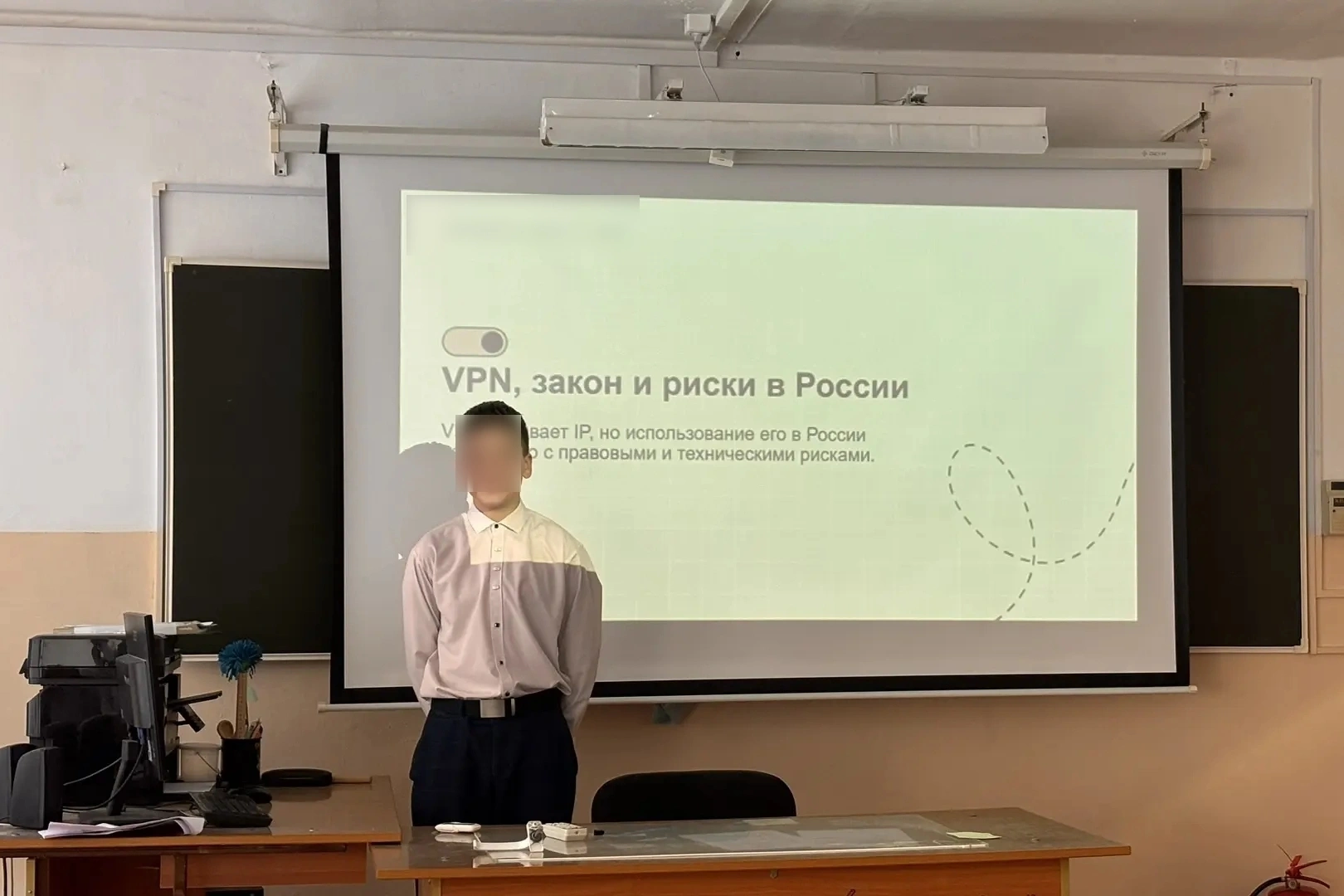 В школах разных регионов России начали систематически проводить занятия о рисках использования VPN-сервисов, утечке персональных данных и правовых последствиях онлайн-активности.