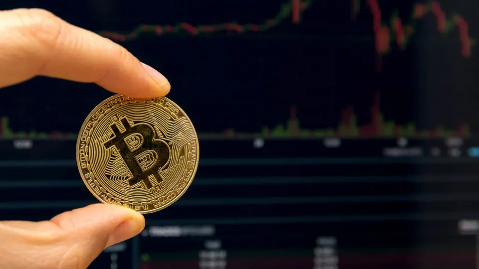 Проект законы предусматривает обложение всех доходов от криптоопераций, введение налоговых агентов и освобождение профильных сервисов от НДС на фоне ростущего дефицита федерального бюджета.