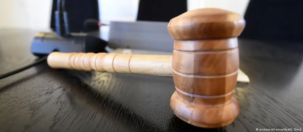 Суд признал 24‑летнего Романа Мальцева виновным в демонстрации запрещённой символики; дело базировалось на рапорте сотрудника Центра «Э». Верховный суд ранее признал «Международное движение сатанизма» экстремистским.