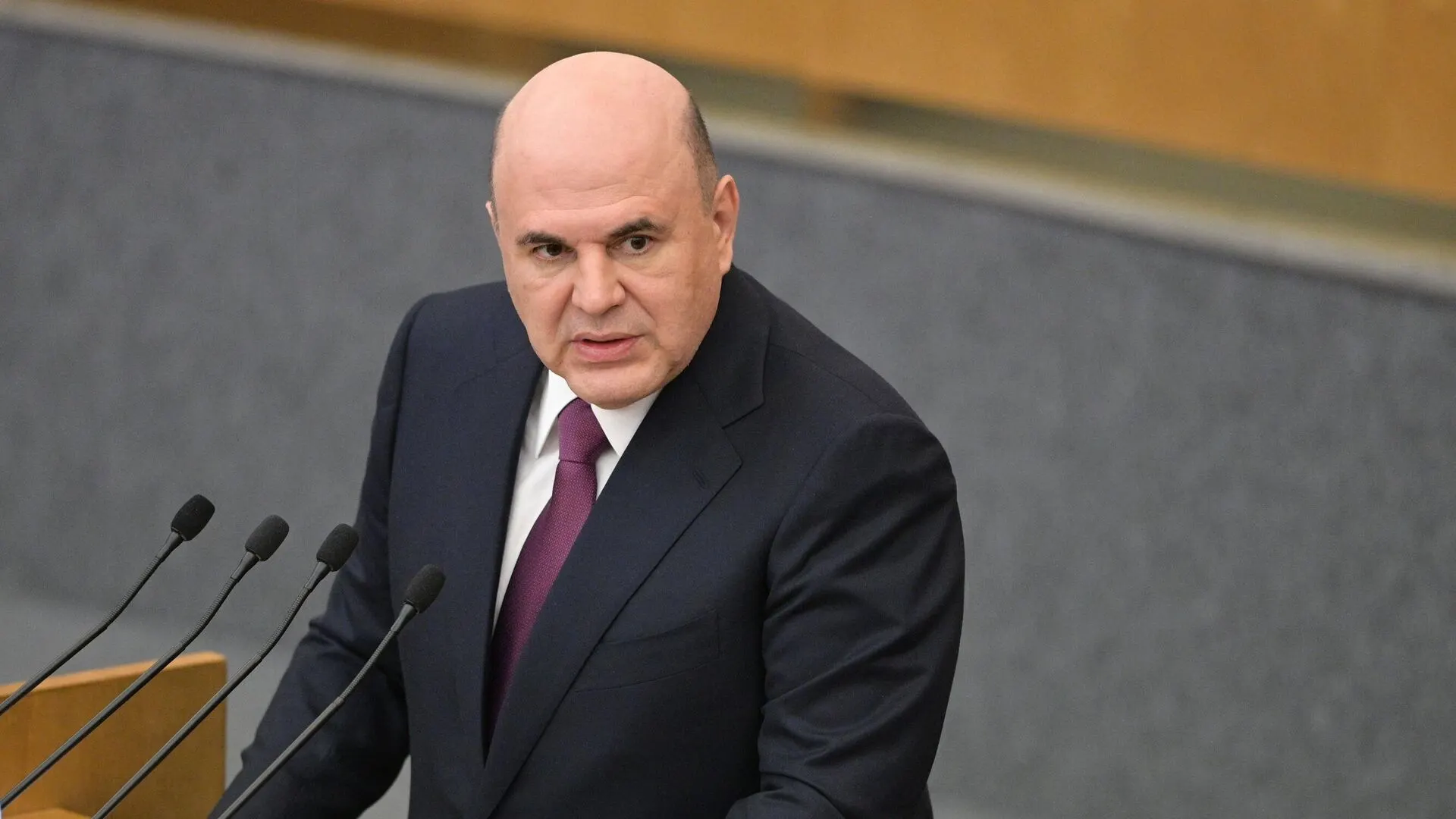 Ассоциация участников электронной торговли выступила за постепенное введение НДС на импортную продукцию, предупредив, что резкое ужесточение налогообложения может увести покупателей в неформальные каналы и ударить по выручке российских продавцов.