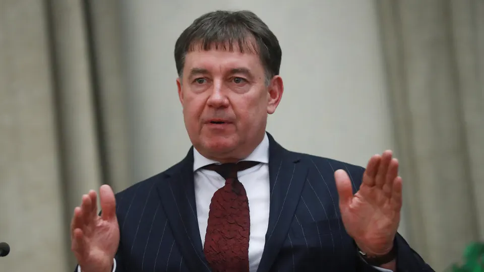Мосгорсуд подтвердил решение о национализации более 100 объектов недвижимости и сети отелей Marton, связанных с бывшим председателем Совета судей России Виктором Момотовым. Генпрокуратура заявляет о связях Момотова с криминалитетом, уклонении от налогов и использовании судебной власти для защиты коррупционных активов.
