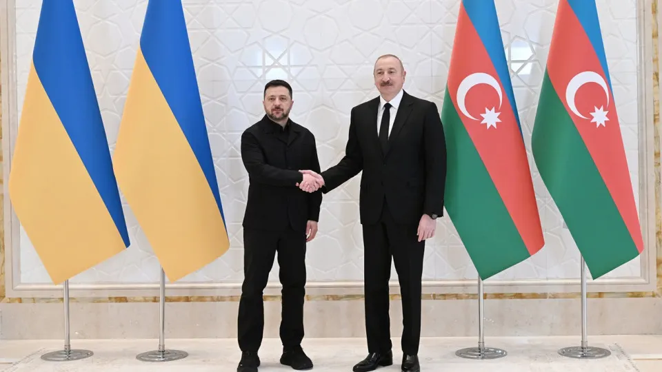 Президенты Украины и Азербайджана в Габале подтвердили взаимную поддержку территориальной целостности, договорились о развитии совместного оборонно-промышленного производства и выразили готовность к трехсторонним переговорам по миру при участии США и России.