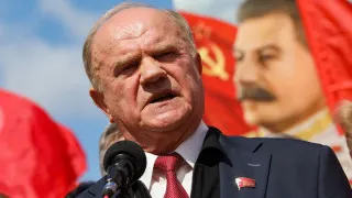 Лидер КПРФ Геннадий Зюганов предупредил в Госдуме, что провал экономики может привести к повторению событий 1917 года, и заявил, что вопросы, поднятые в недавнем обращении блогерки Виктории Бони к президенту, коммунисты давно поднимают в парламенте, но остаются неуслышанными.