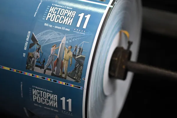 Документ предлагает создать единую систему исторического просвещения — от школьных занятий до музеев и цифровых ресурсов; план реализации рассчитан на пять лет.