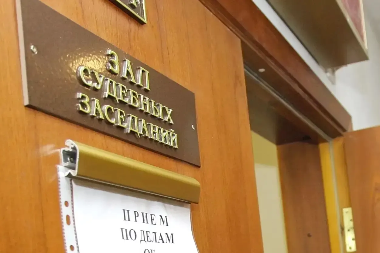 Судебная статистика показывает сотни осуждённых: большинство получили сроки 10–15 лет. За два года число приговоров по «шпионским» статьям выросло в несколько раз.