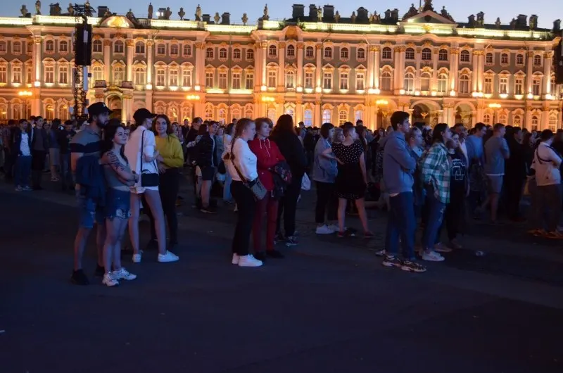 В ночь с 27 на 28 июня в Санкт-Петербурге пройдёт «Алые паруса — 2026» для около 66 тысяч выпускников. В Смоленске с 26 по 28 июня пройдёт День молодёжи. Правительство утвердило 300 приоритетных образовательных программ и увеличило число бюджетных мест.