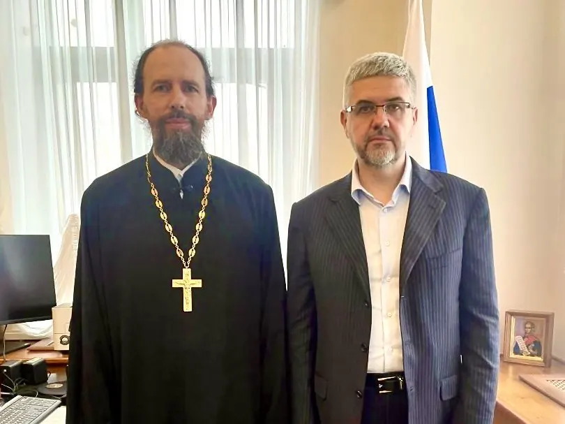 Заместитель министра юстиции заявил на юридическом форуме, что сожительство без официальной регистрации брака представляет угрозу безопасности страны; ведомство проводит мониторинг и готовит возможные изменения в Семейный кодексе РФ.