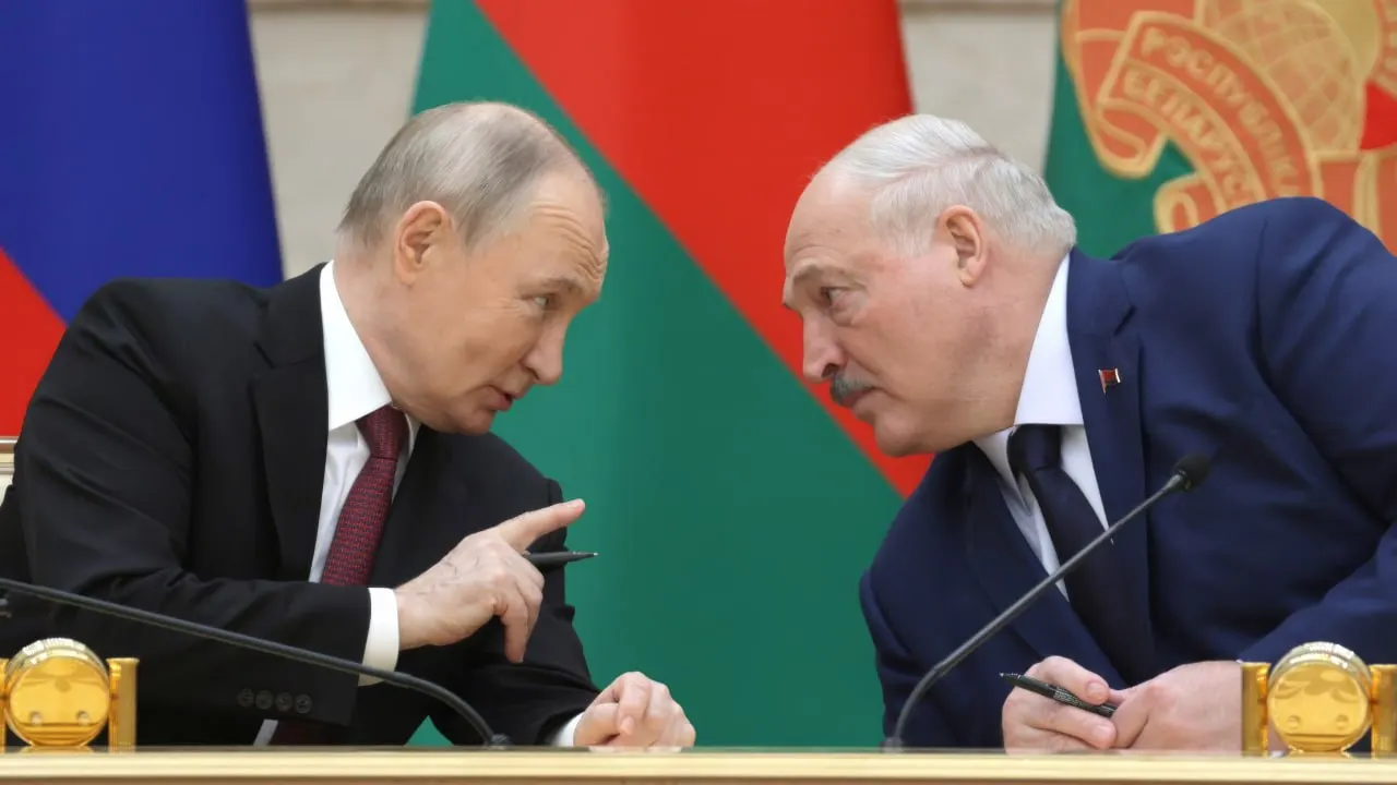 26 июня в президентской резиденции на Валдае прошли закрытые переговоры лидеров России и Белоруссии. Официальных заявлений не последовало — стороны ограничились общими формулировками об обсуждении безопасности, экономики и Союзного государства.