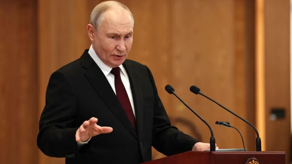 Президент России заявил, что Москва сможет нанести ответные удары по европейским государствам, если с их территории будут запускать беспилотники по российским объектам; также высказался о попытках «раскачать» общество и об отсутствии предпосылок для переговоров с Киевом.