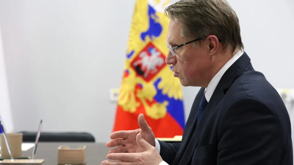 Министр здравоохранения заявил, что большинство ординаторов направят по целевым договорам в конкретные медучреждения; также приведены данные о росте приёма в медицинские программы и о законе об обязательной отработке выпускников.