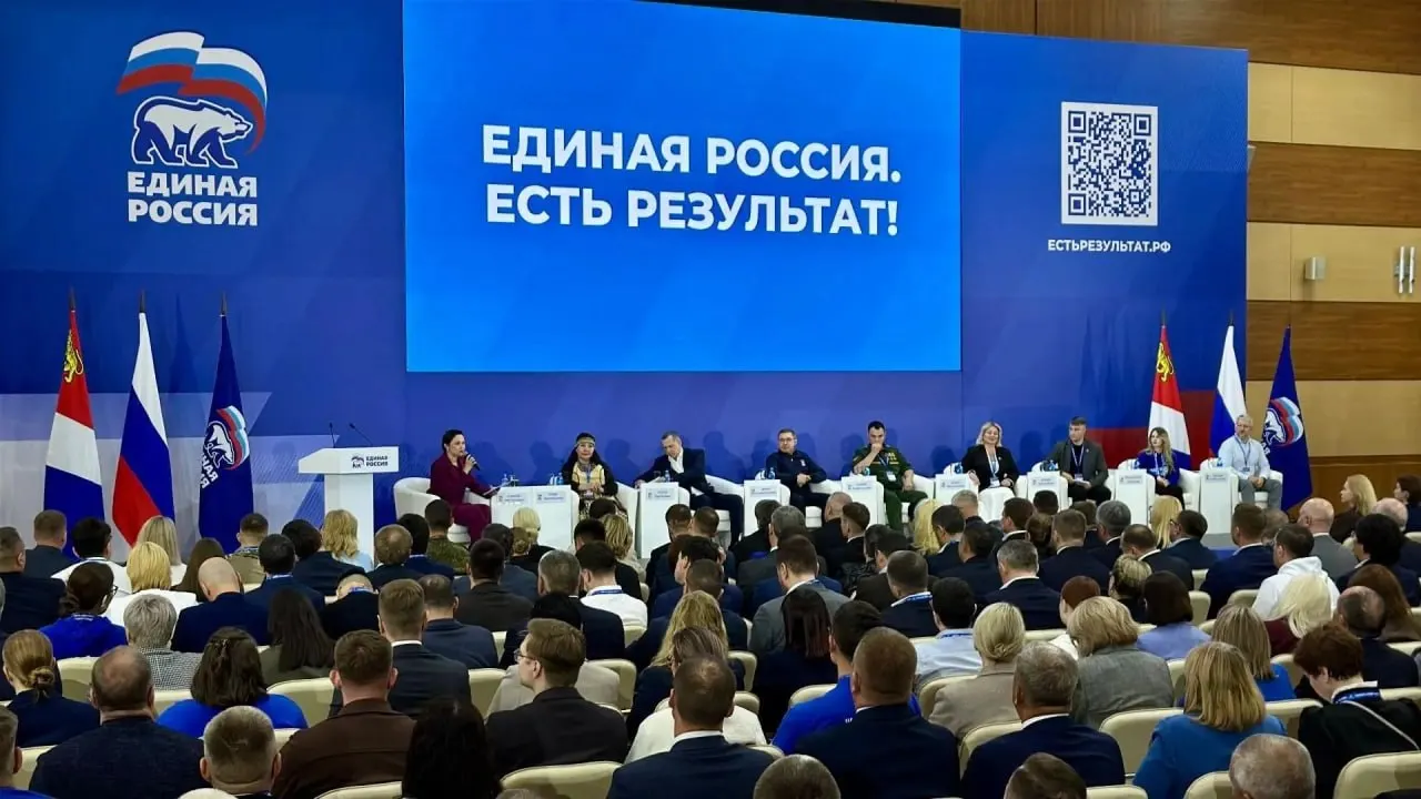 Для регионов установлены индивидуальные целевые показатели голосования в 47–51%. Такие ориентиры усиливают роль административного ресурса и направлены на сохранение конституционного большинства.
