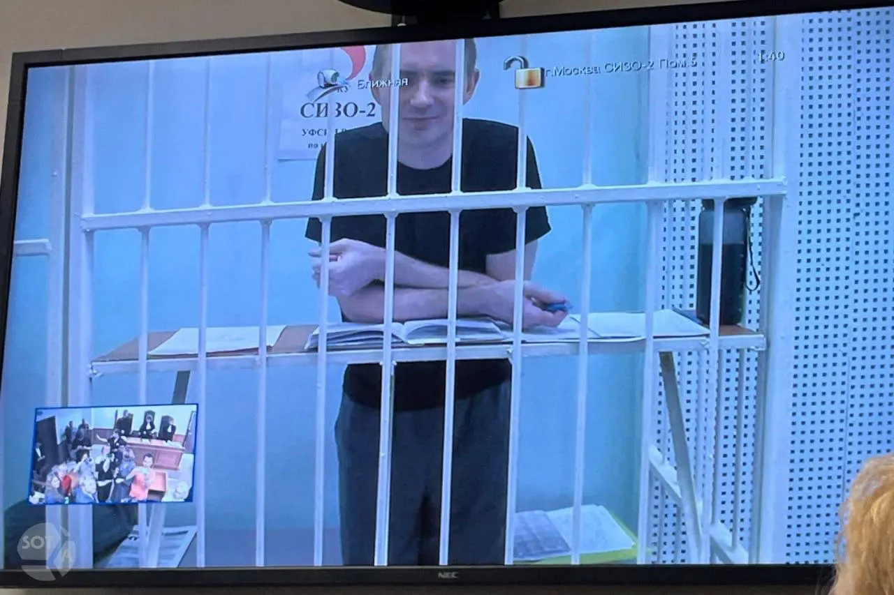 Дроны атаковали Екатеринбург; вынесены судебные решения, обсуждают политические решения и очереди за бензином.