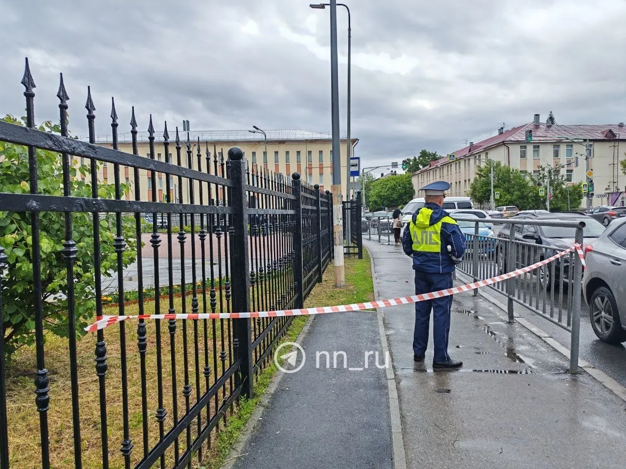Минобороны сообщает о 62 сбитых дронах по регионам России. В Нижнем Новгороде из‑за падения беспилотников пострадало здание областного суда; по предварительным данным, пострадавших нет. На месте работают полиция, МЧС и спецслужбы.