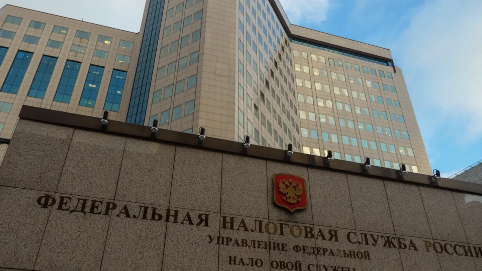 Налоговые органы активнее пресекают практику закрытия и повторного открытия ИП для «обнуления» лимитов по НДС: предпринимателям грозят доначисления, пени и штрафы на фоне растущего дефицита федерального бюджета.
