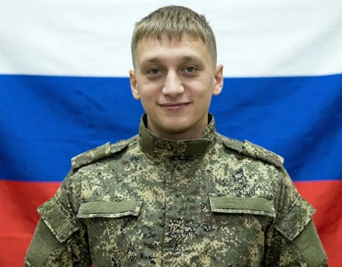 23-летний студент из Бурятии подписал контракт, прошёл обучение оператора БПЛА и погиб через три месяца службы; в учебных заведениях велась массовая вербовка учащихся на годовые контракты.