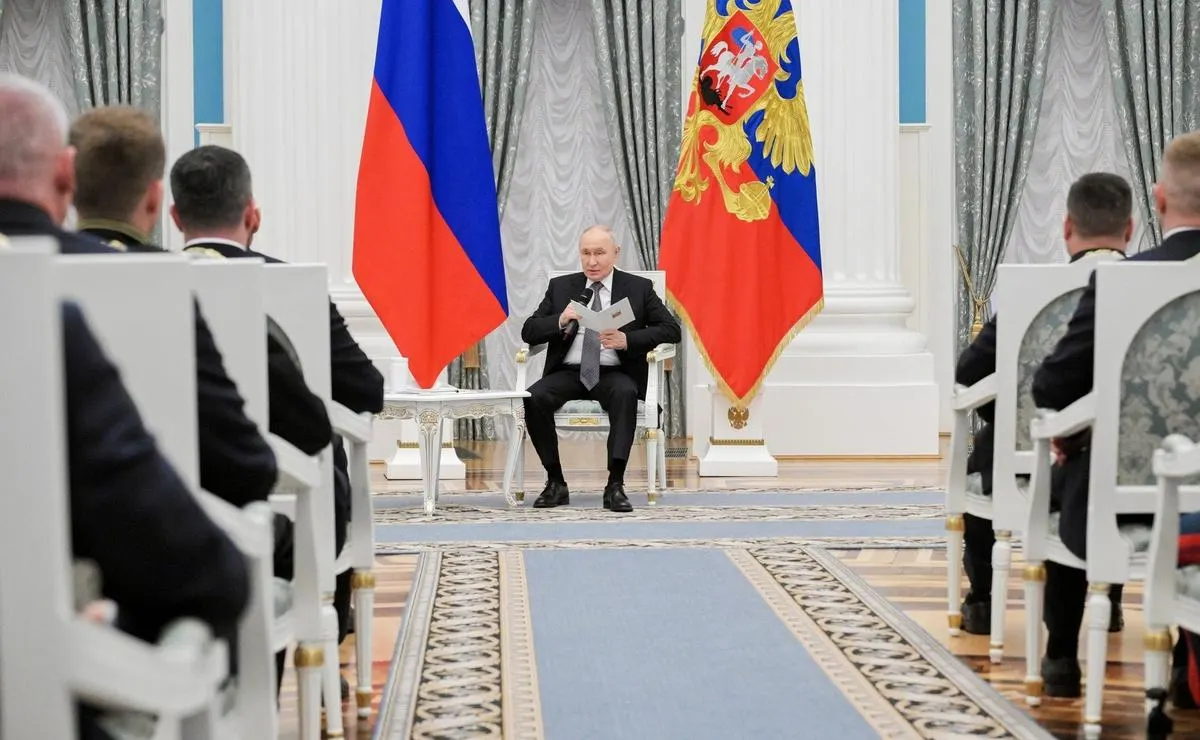 Президент заявил, что по общежитию Старобельского педагогического колледжа в ЛНР ночью был нанесён «террористический удар» беспилотниками; он поручил МИДу и Минобороны отреагировать. По данным местных властей, среди пострадавших — подростки.