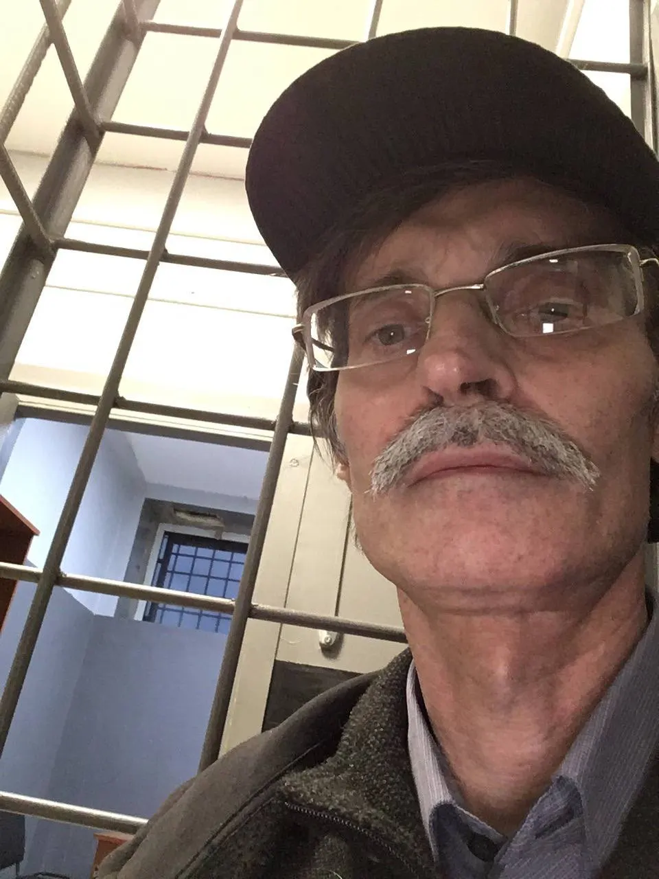 Суд в Петрозаводске оштрафовал руководителя фракции «Яблоко» Дмитрия Рыбакова по статье о демонстрации экстремистской символики; партия считает, что решение помешает ему участвовать в осенних выборах. Ранее в разных городах фиксировали давление на членов и активистов «Яблока».