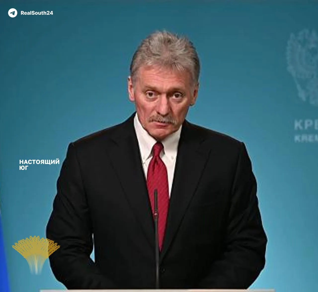 Власти утверждают, что дефицита топлива не будет: по отраслевым оценкам около 25% мощностей НПЗ выведено из строя из‑за пожаров и ударов БПЛА. Правительство продлило запрет на экспорт бензина до 31 июля, эксперты предупреждают об угрозе для логистики и географии поставок.