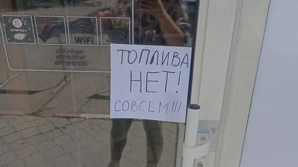 В аннексированном Крыму вводят талоны на АИ‑95 и ограничивают продажу АИ‑92 до 20 литров на автомобиль. Ограничения объясняют остановками НПЗ и проблемами логистики.