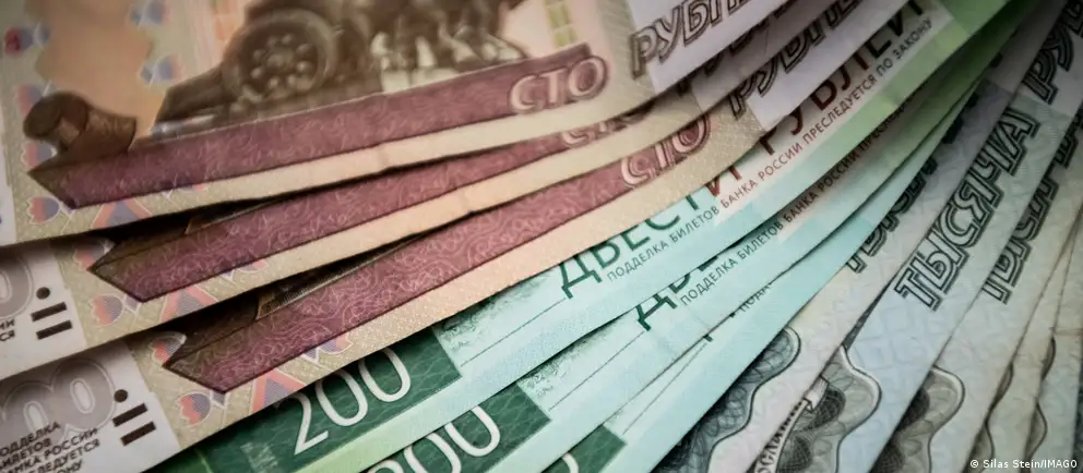 Вице‑премьер Александр Новак прогнозирует рост ВВП на 0,4% в 2026 году. Ожидается снижение инвестиций, замедление роста доходов населения и инфляция около 5,2%.