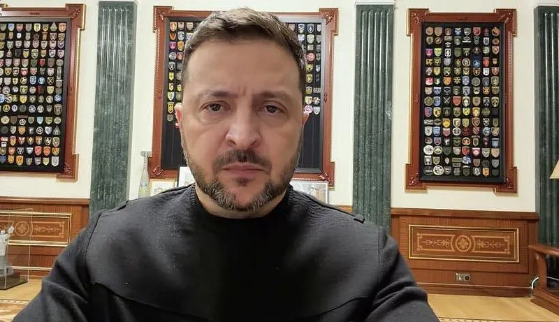 Президент Украины заявил, что разведка и зарубежные партнёры получили данные о подготовке удара с применением «Орешника», в том числе по Киеву. Граждан призвали реагировать на сигналы тревоги и пользоваться укрытиями.