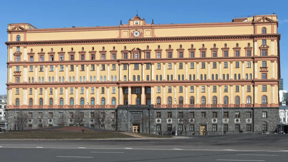 Руководитель Погранслужбы ФСБ заявил о нарушениях договорённостей по государственной границе со стороны Финляндии и Эстонии, росте провокационных действий и ухудшении обстановки на западных рубежах России. Москва готовится к различным сценариям развития событий.