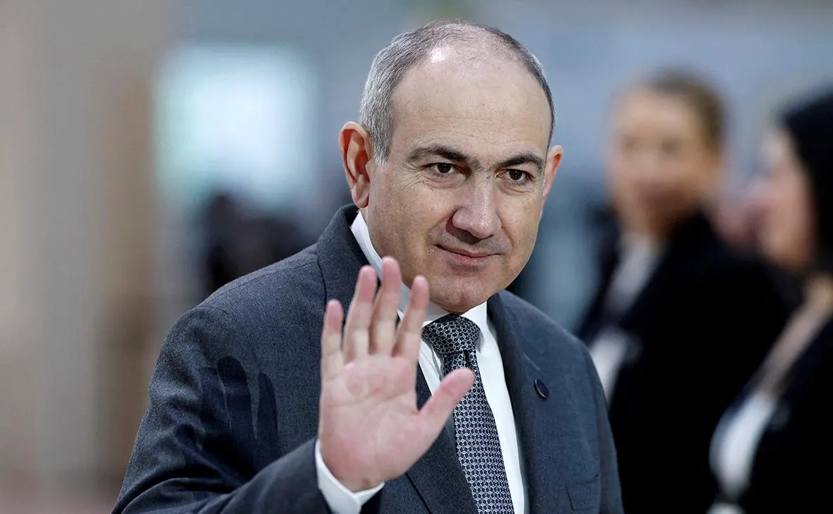 Премьер-министр Армении Никол Пашинян заявил, что республика не покинет Евразийский экономический союз внезапно — возможный выход будет подготовленным и поэтапным. Он также отметил, что не намерен вступать в полемику по вопросу членства в ЕС и ЕАЭС.