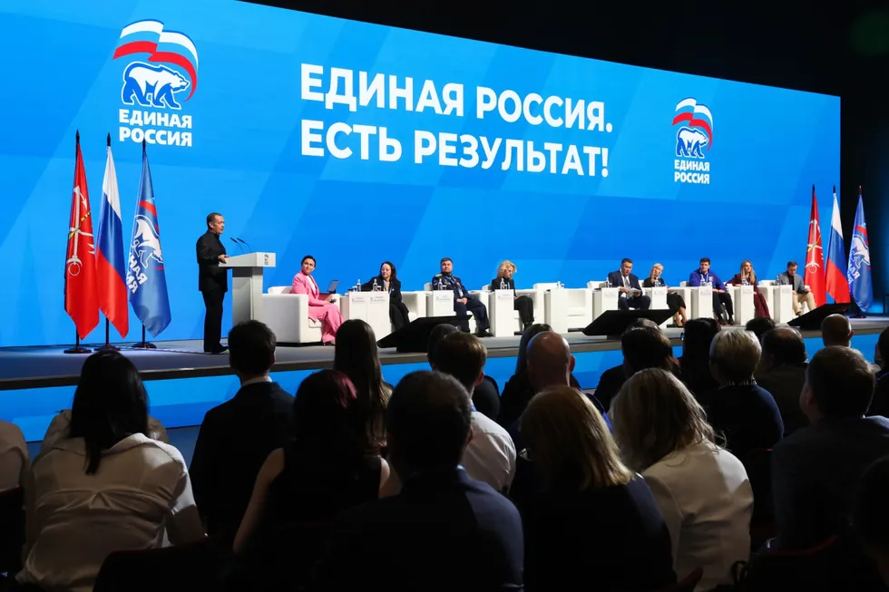 Политблок администрации президента рекомендовал государственным и лояльным изданиям избегать слова «запрет» в заголовках и текстах, заменяя его эвфемизмами и акцентируя «позитивные» инициативы партии власти.