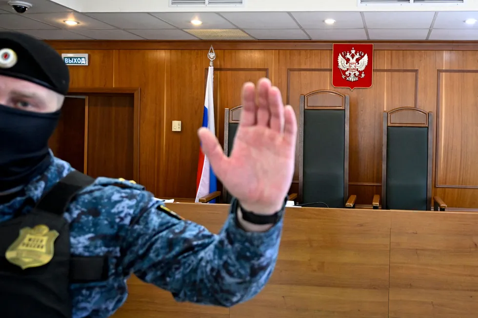 Судебный департамент при Верховном суде удалил с сайта сводную статистику о судимости с 2005 года. Исследователи и правозащитники лишились важного инструмента для отслеживания репрессий, изменения практики судов и косвенных признаков отправки обвиняемых на войну.