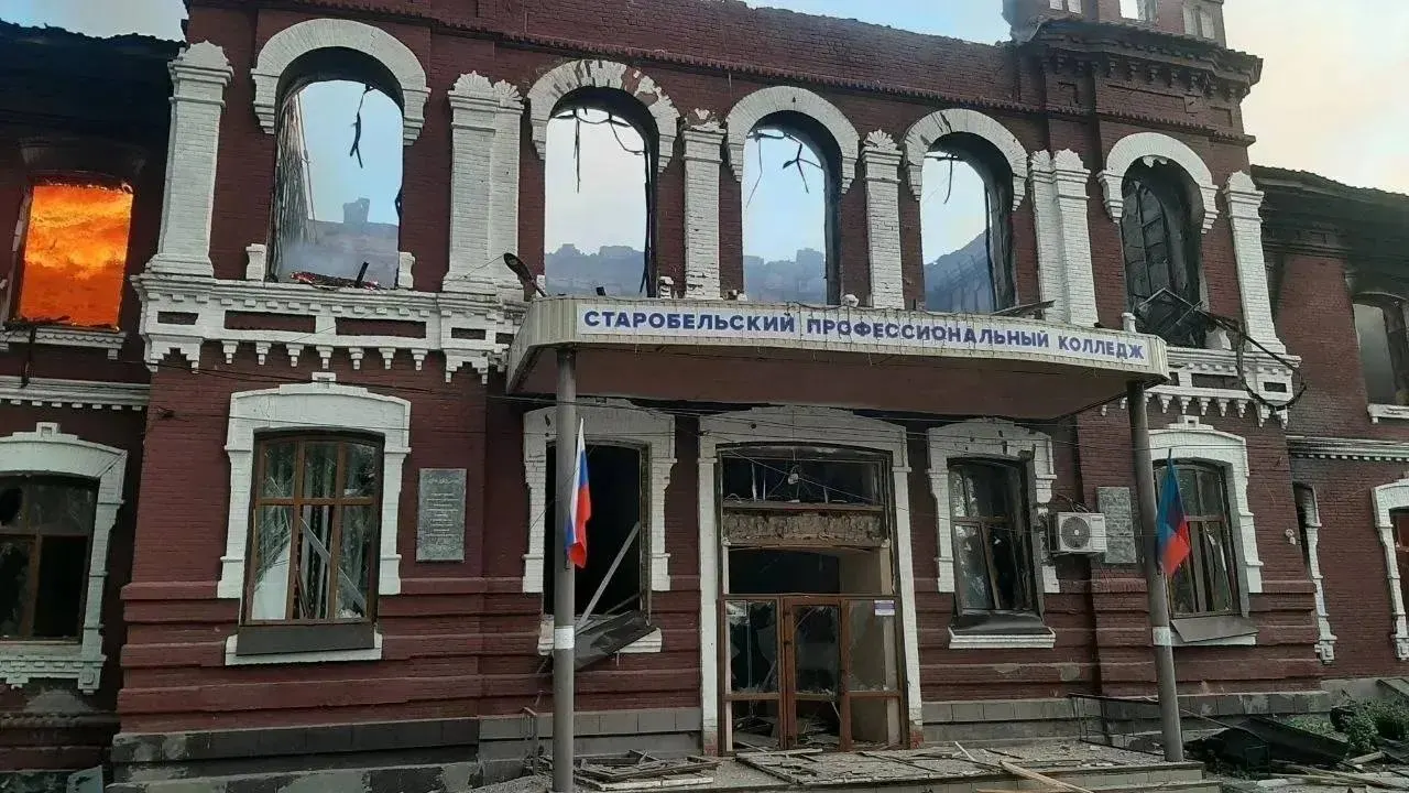 В результате ночной атаки по общежитию профессионального колледжа в Старобельске погибли шесть человек, ещё 15 числятся пропавшими. Ранены 39 человек, большинство — несовершеннолетние.