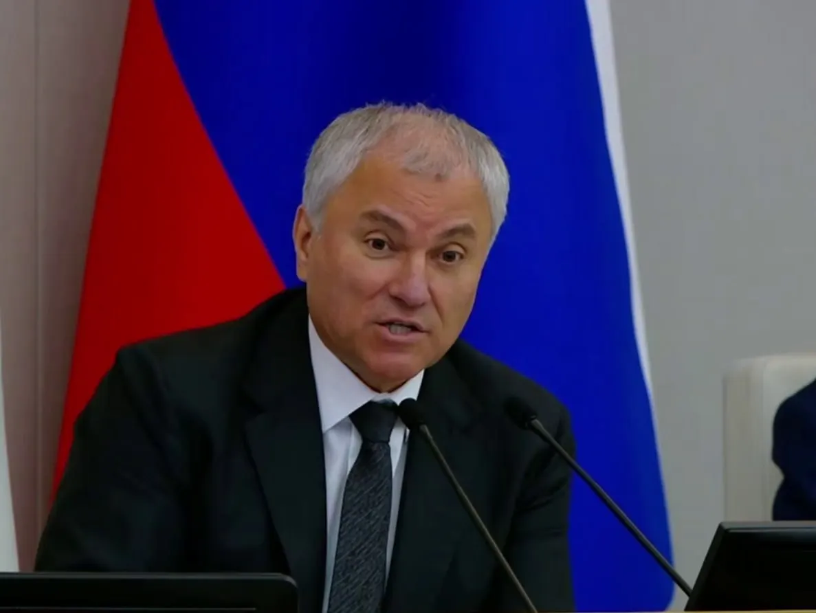 Во втором чтении принят законопроект, официально дополнивший перечень профилактических мероприятий: теперь в него входят меры по борьбе с фальсификацией истории и по предупреждению уклонения от обязанностей по защите Отечества.