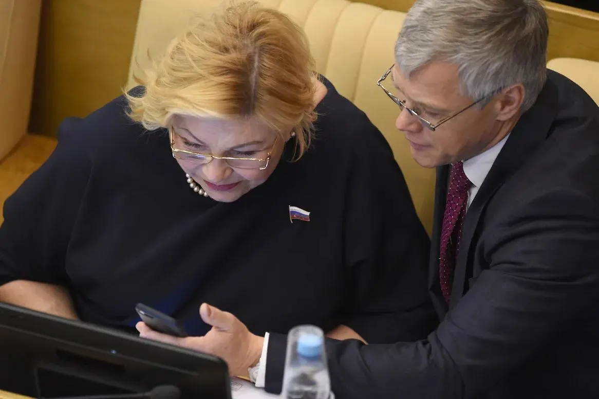 Два депутата проголосовали против обращения по удару в Старобельске. Спикер назвал это «техническим сбоем», в Думе вместо обсуждения расследования звучали обвинения и призывы к ударам по инфраструктуре Украины.