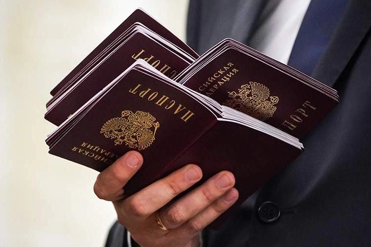 Депутаты планируют внести поправки, которые позволят иностранцам с непогашенной судимостью получать РВП, ВНЖ и гражданство, если их осудили за поддержку России или специальной военной операции и такие приговоры признают незаконными.