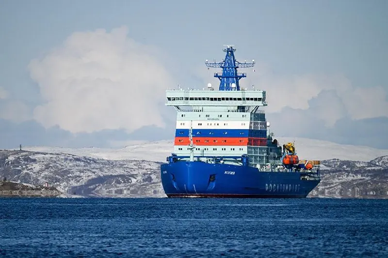 Верховный суд РФ рассмотрит жалобу по банкротству Мурманского морского пароходства — стратегического оператора Северного морского пути. Кредиторы требуют субсидиарной ответственности с семьи владельца на ₽962 млн: за пять лет из компании вывели ₽580 млн, долги по зарплатам и налогам превысили сотни миллионов. Уголовное дело затягивается, а на место ММП в Арктике приходят иностранные компании.