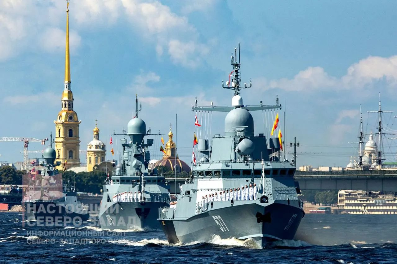 Минобороны приняло решение не проводить главный парад ВМФ в Петербурге, который ежегодно проходил в городе с 2017 года; День ВМФ в этом году отмечают 26 июля.