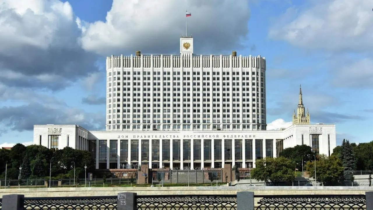 В Госдуму внесён законопроект о полной или частичной компенсации утильсбора для семей с тремя и более детьми. В правительстве опасаются дополнительных расходов и указывают на отсутствие источников финансирования.