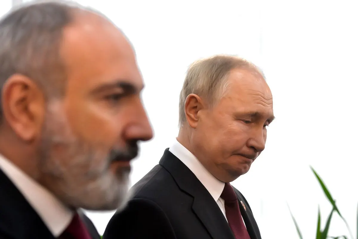 Президент направил премьер-министру Армении поздравление, подчеркнув дружеский характер двусторонних связей и желание их дальнейшего развития. В качестве контекста — недавние заявления о «СВО» и временные торговые ограничения.