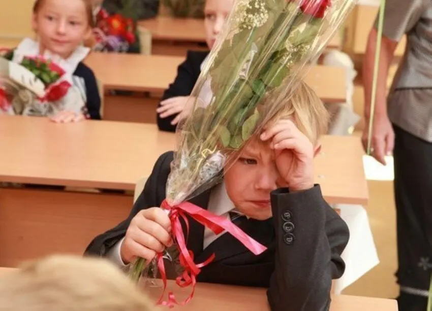 В Минпросвещения подтвердили, что 11-летняя модель обучения признана оптимальной. Изменять число классов в ближайшее время не планируют — все стандарты будут разрабатываться с расчётом на 11 лет обучения.