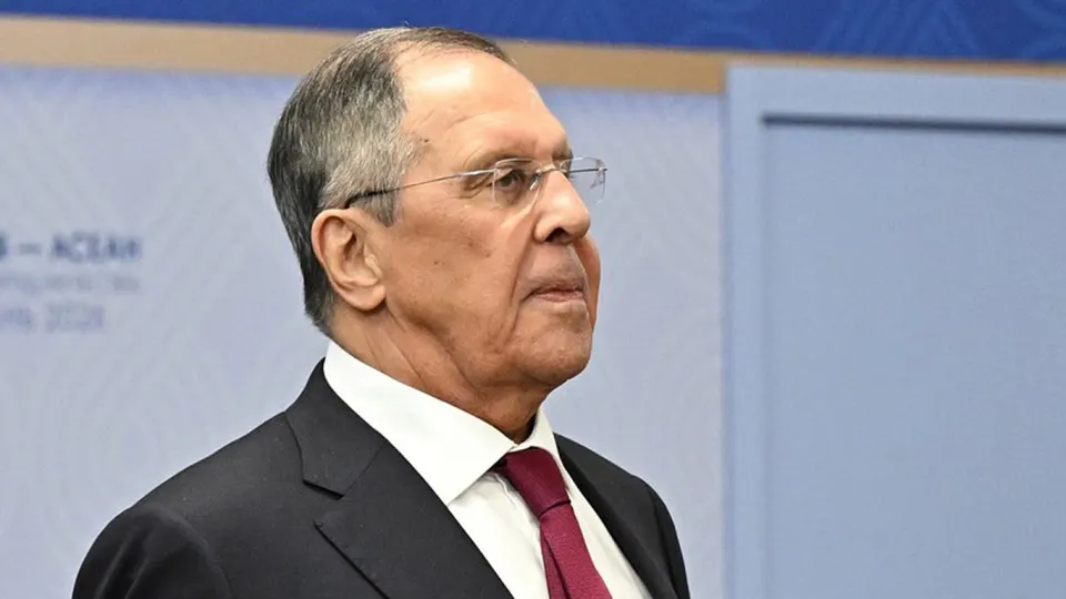 Глава МИД сообщил о регулярных массированных ударах по украинским объектам, от состояния которых зависит боеспособность ВСУ. Заявление последовало после самой масштабной с начала войны ночной атаки дронов на Москву с поджогом НПЗ в Капотне и пожарами в торговом комплексе.