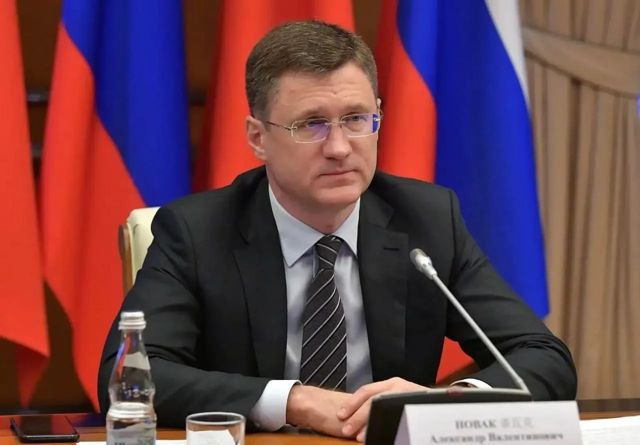 Вице‑премьер заявил, что запасы топлива в стране достаточны, власти перестраивают логистику с учётом потребностей регионов; спрос временно вырос из‑за ажиотажа.