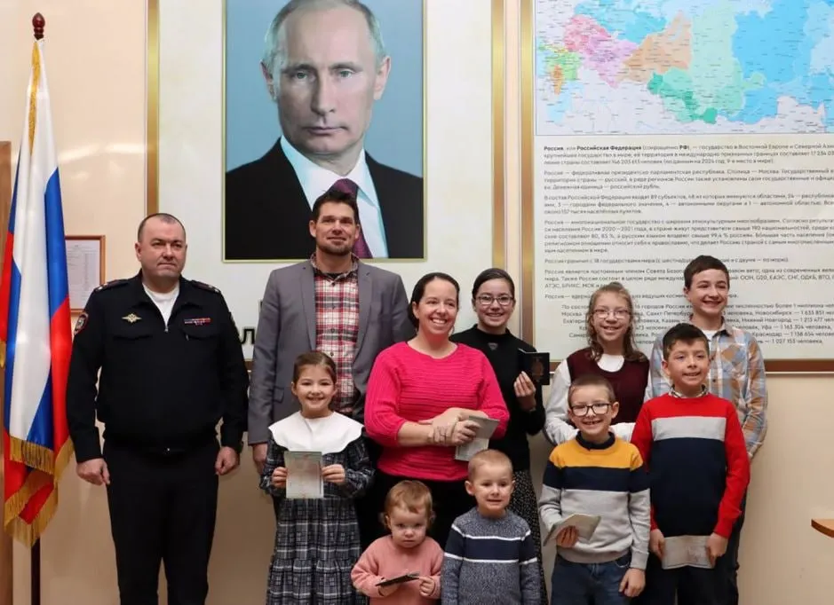 В 2025 году 1112 граждан других стран получили специальные визы для переезда в Россию по программе «традиционных ценностей». Больше всего — из Германии, Франции и США.