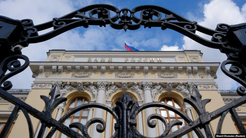 Центробанк снизил прогноз роста ВВП на 2026 год до 0–1% и повысил ожидания по инфляции до 6–7%. Регулятор объясняет пересмотр оценкой предложения, внешних условий, бюджетной политики и возросших инфляционных рисков.