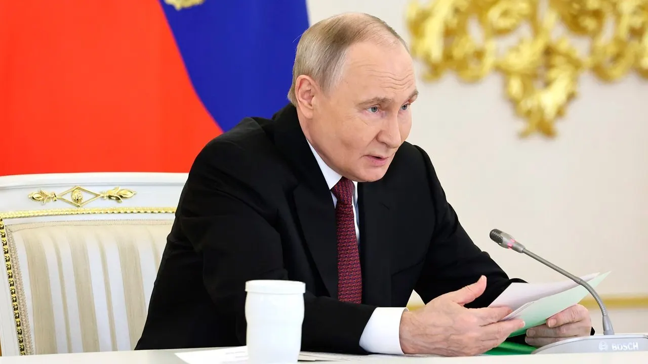По словам президента, Россия сейчас растёт быстрее Евросоюза; по паритету покупательной способности экономика РФ четвертая в мире и лидирует в Европе.