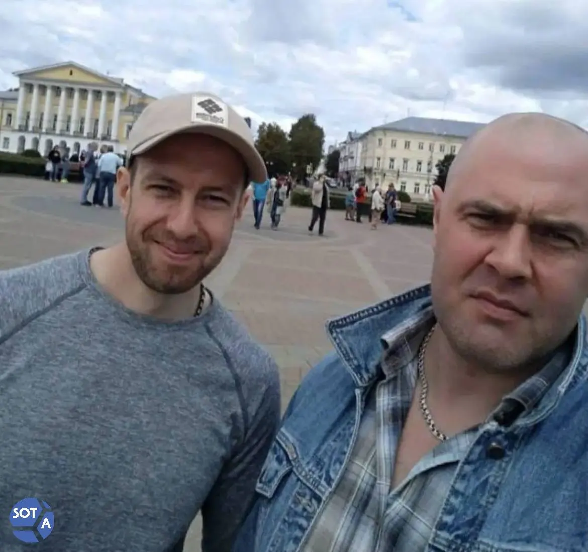 Алексея Грибова поместили под стражу 2 апреля 2026 года по обвинению в государственной измене. Ранее его брат Роман получил шесть лет колонии по делу об оправдании терроризма.