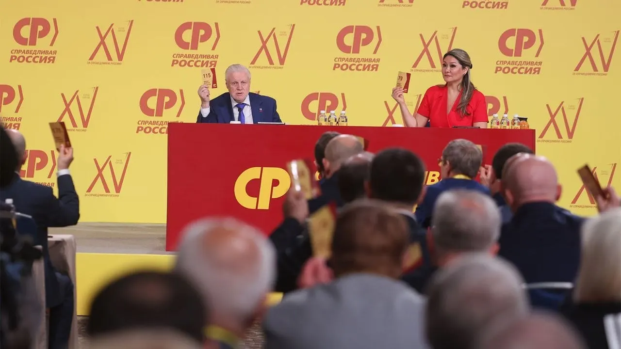 Партия утвердила списки: 224 одномандатника и 263 кандидата по партийным группам. Во главе общероссийской части — Сергей Миронов, Александр Бабаков, Мария Ким и Олег Чернышёв.