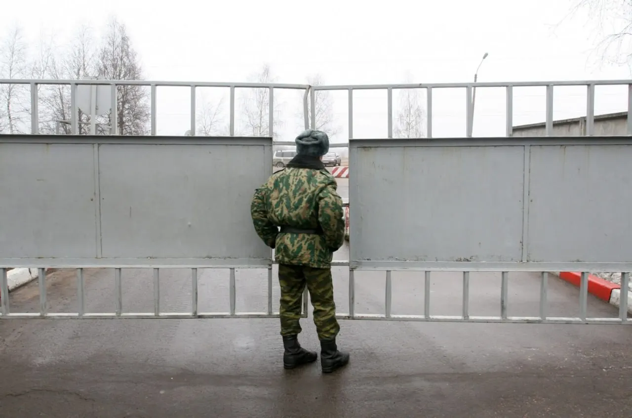 Депутат Госдумы из Томска заявил, что родственникам пропавших военных всё чаще присваивают статус СОЧ — это лишает семьи положенных выплат. По имеющимся оценкам, такие отметки получили десятки тысяч военнослужащих.