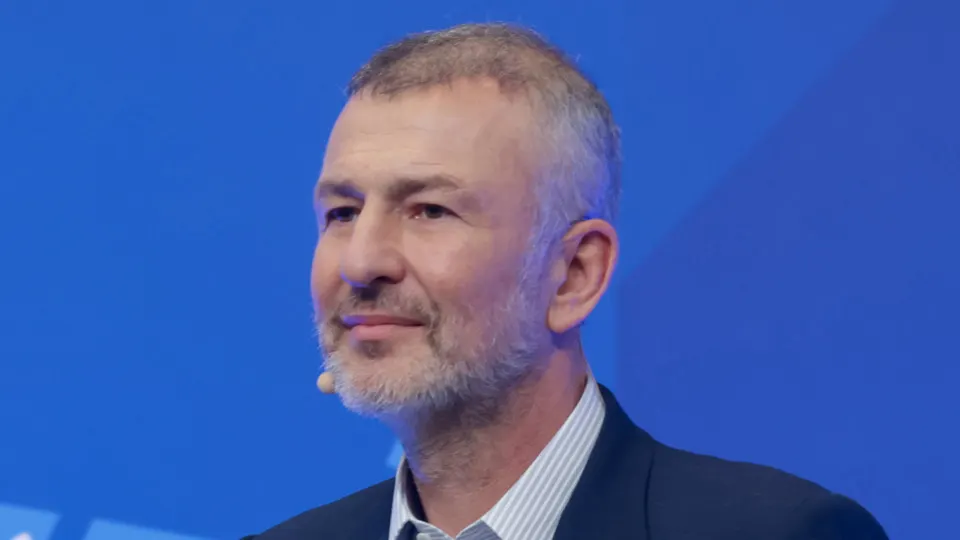 Миллиардер Андрей Мельниченко сохранил контроль над энергетической компанией СИБЭКО после перечисления 32 млрд рублей в пользу образовательного центра «Сириус». Претензии со стороны государства были отозваны после заключения мирового соглашения.