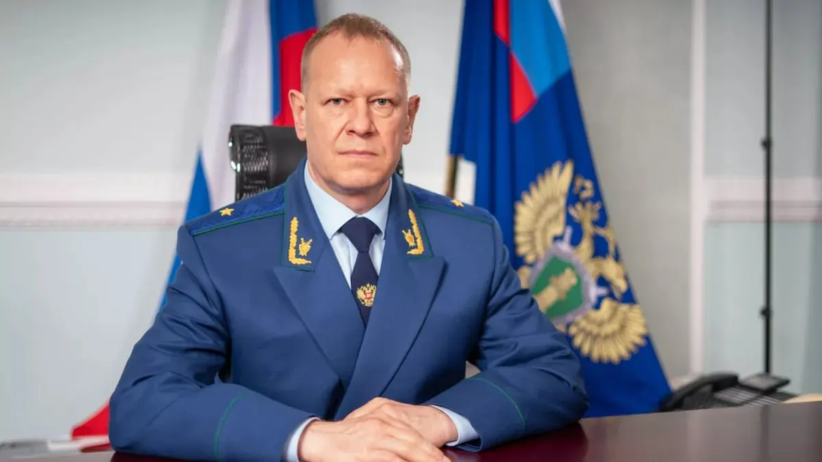 Президент направил в Совет Федерации кандидатуру Николая Рябова на должность прокурора Алтайского края. Консультации по назначениям назначены на 16 июля. Рябов — карьерный прокурор, с 2024 года руководит управлением Генпрокуратуры по СФО.