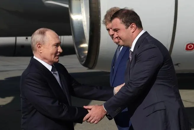 На рабочей встрече стороны обсудили экономику региона, сельское хозяйство, инфраструктурные проекты, поддержку участников СВО и решение накопившихся проблем — от недостроенного метро до обманутых дольщиков.