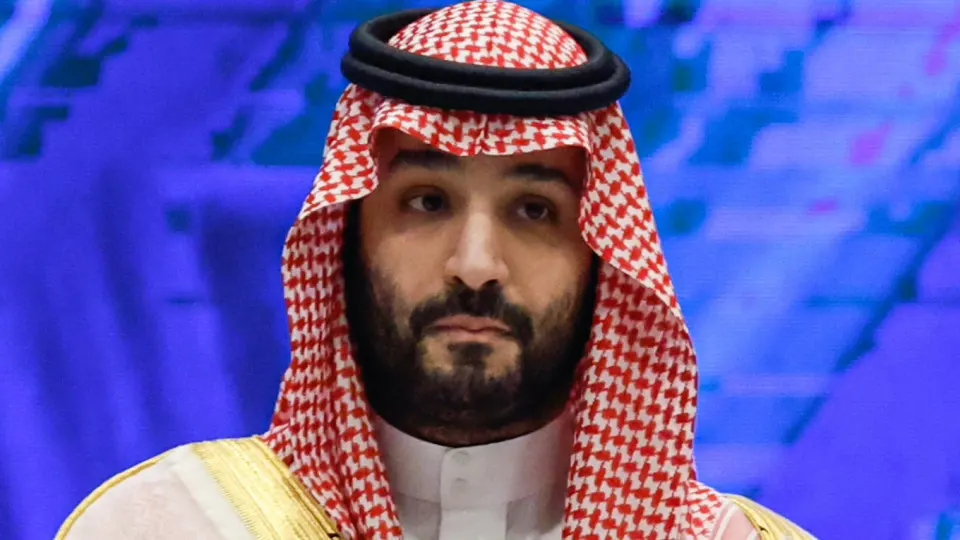 Королевство резко сократило официальную отгрузочную цену Arab Light — шаг, который усилил давление на мировые котировки и особенно ударил по цене российской нефти.